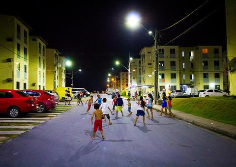 Iluminação a LED avança com 400 novos pontos em várias zonas de Manaus