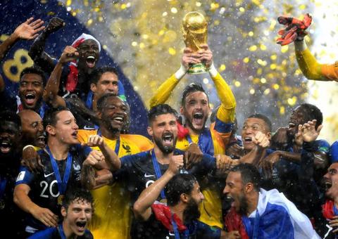 Seleção francesa chega nesta manhã a Paris e será homenageada