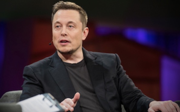 Elon Musk e socorrista batem boca sobre meninos na caverna