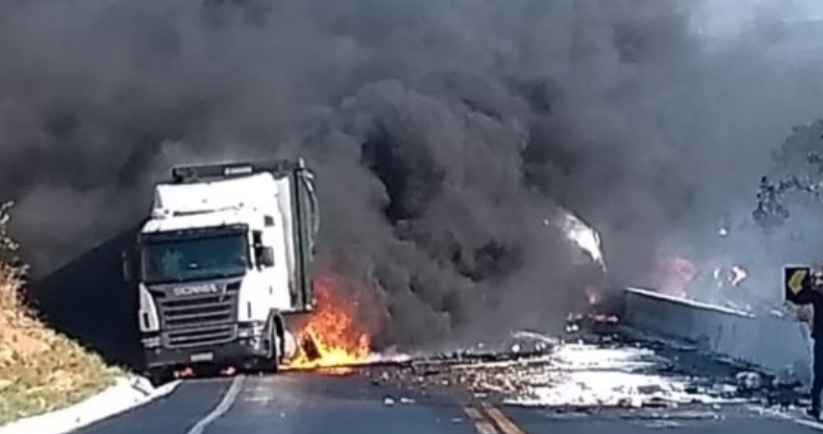 Acidente envolvendo 8 veículos deixa cinco mortos em estrada