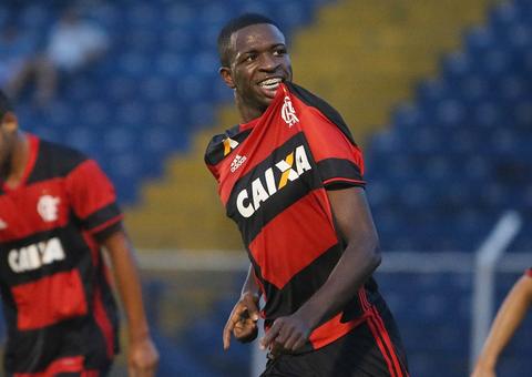 Flamengo corre contra o tempo para encontrar substituto de Vinicius Júnior