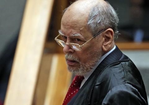 Com críticas a advogados, Sepúlveda pede para deixar defesa de Lula