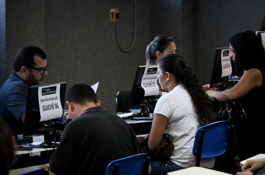 Prefeitura convoca classificados para entrega de documentação do Bolsa Pós-Graduação