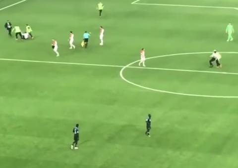 Duas ativistas que invadiram o campo na final da Copa pegam 15 dias de prisão