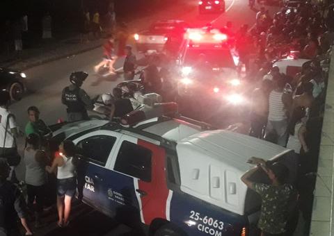 Vendendo churrasco, homem é executado a tiros no meio da rua em Manaus