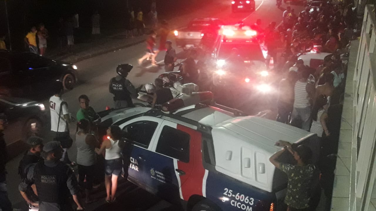 Vendendo churrasco, homem é executado a tiros no meio da rua em Manaus