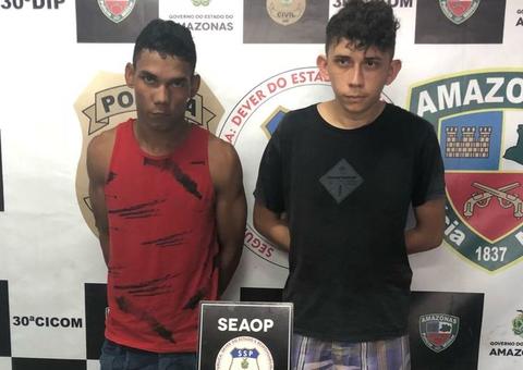 Dupla é presa em flagrante vendendo pistola pelo WhatsApp em Manaus