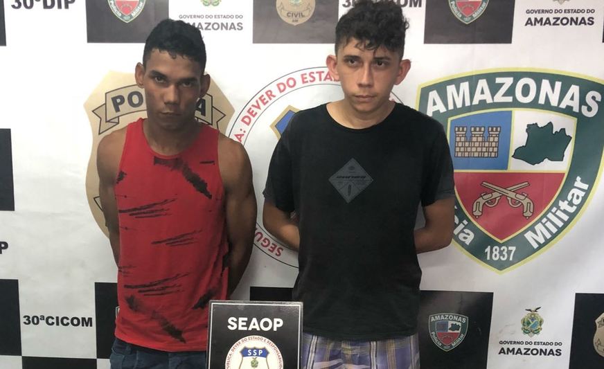 Dupla é presa em flagrante vendendo pistola pelo WhatsApp em Manaus