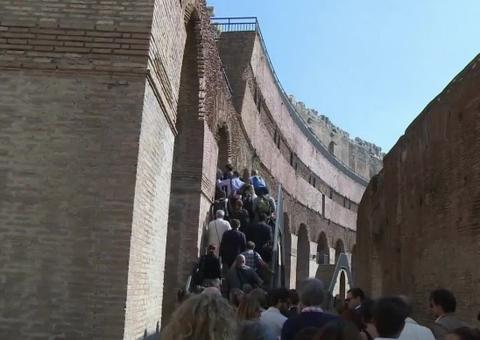 Brasileiro é denunciado na Itália por vandalismo no Coliseu