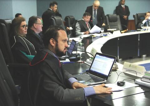 Ex-prefeitos são multados em R$ 3,9 milhões por irregularidades em contas