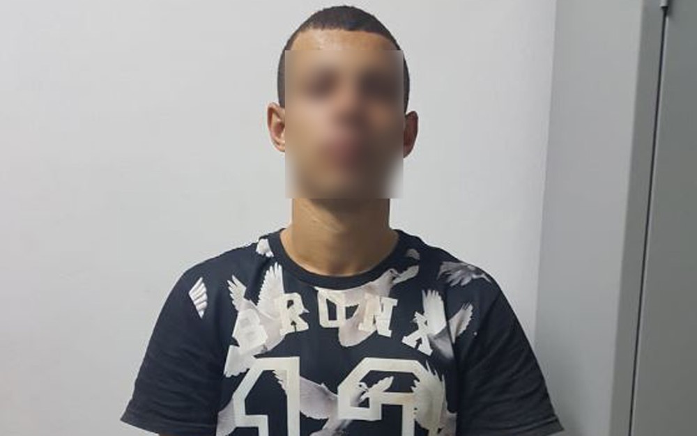 Polícia liberta mulher grávida mantida presa em casa por marido