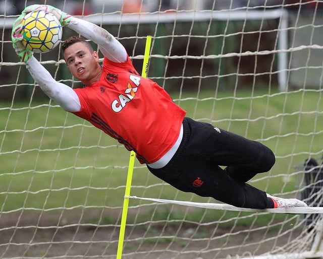 Goleiro João Lopes é o novo reforço do Amazonas FC para 2025