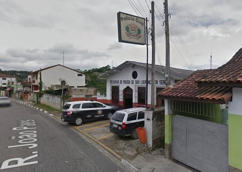  Criminosos invadem delegacia e furtam drogas e munição