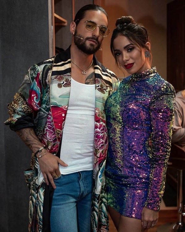Anitta posa abraçadinha com Maluma após briga e rompimento
