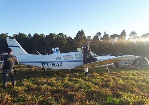  Avião com 150 kg de maconha faz pouso forçado em fazenda