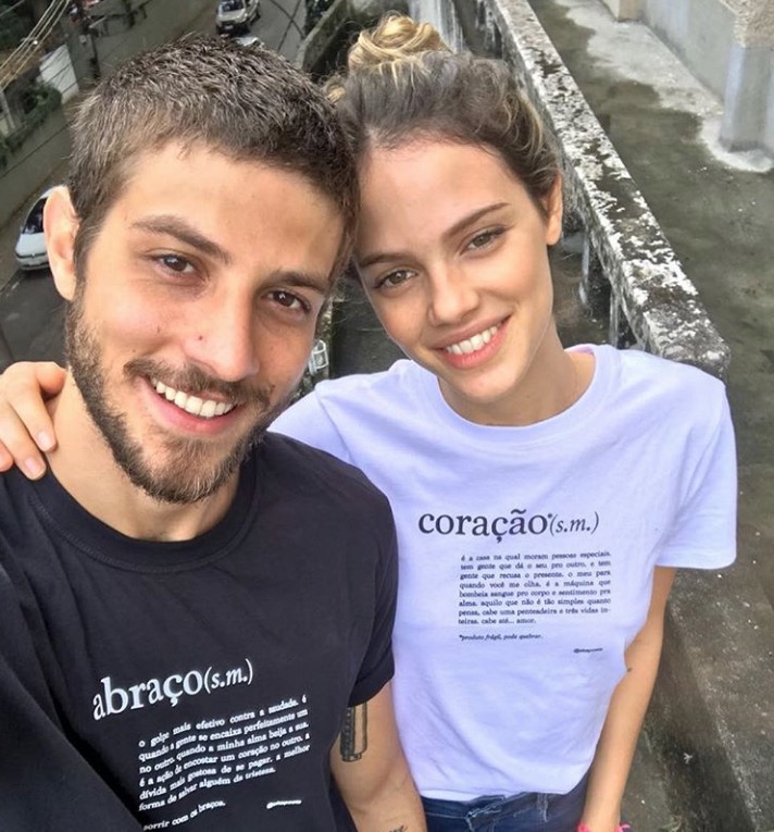 Cinco meses antes do casamento, Chay Suede e Laura Neiva terminam noivado