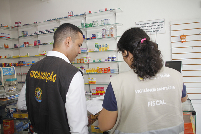 Três drogarias na zona Leste são interditadas durante blitz da Visa Manaus