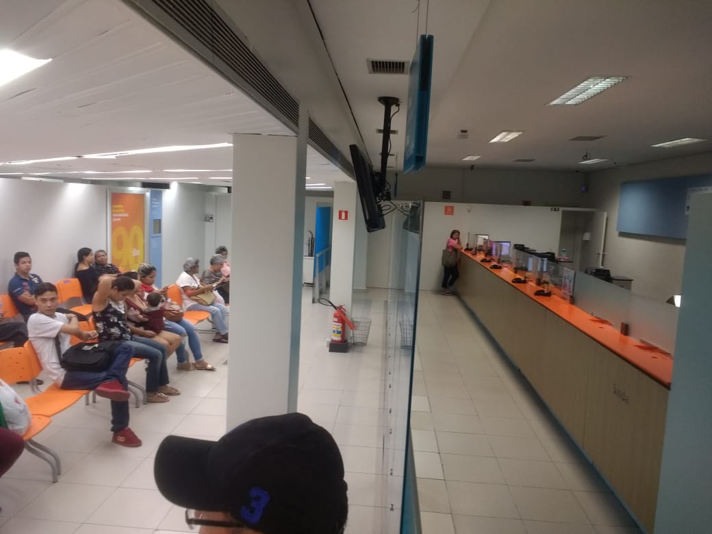 Procon autua agência bancária em Manaus