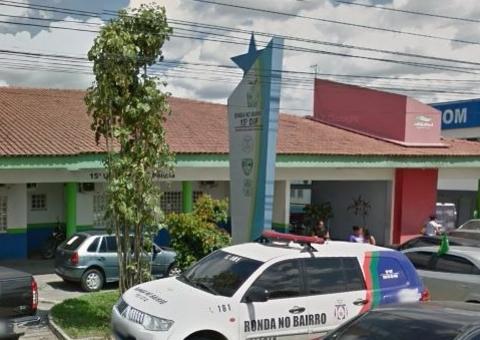 Dupla suspeita de assalto é presa após bater motocicleta em viatura policial em Manaus