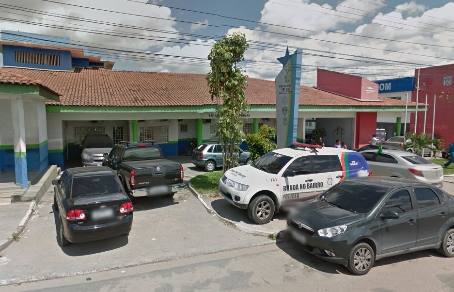 Dupla suspeita de assalto é presa após bater motocicleta em viatura policial em Manaus