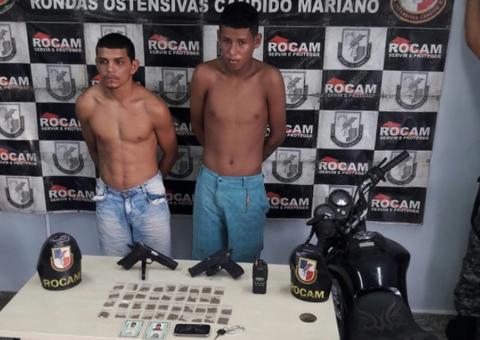 Após perseguição policial, novinhos são presos com drogas e moto roubada em Manaus 