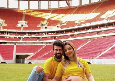 Jogador Radamés mostra rostinho do primeiro filho