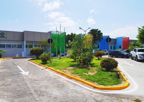 Menina de 7 anos baleada na cabeça passa por cirurgia e está em estado grave