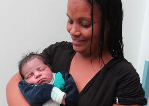  Mulher descobre gravidez com 5 meses e dá luz a 11º filho