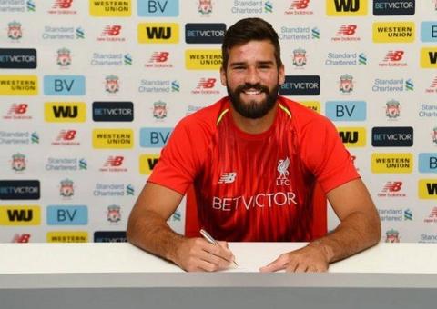 Liverpool anuncia contratação de Alisson