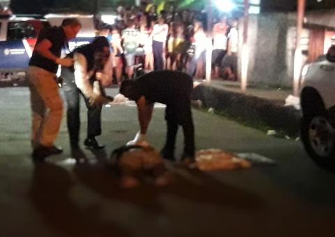 Amigos são executados com 6 tiros no meio da rua em Manaus