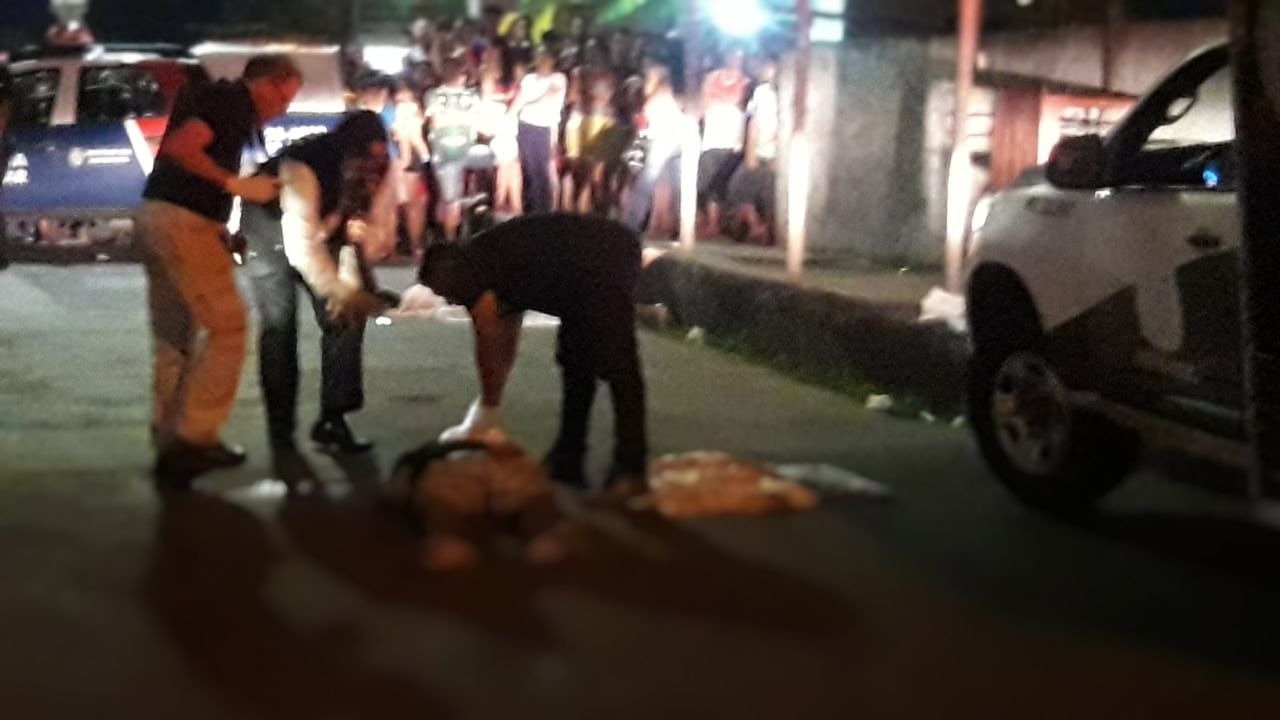 Amigos são executados com 6 tiros no meio da rua em Manaus