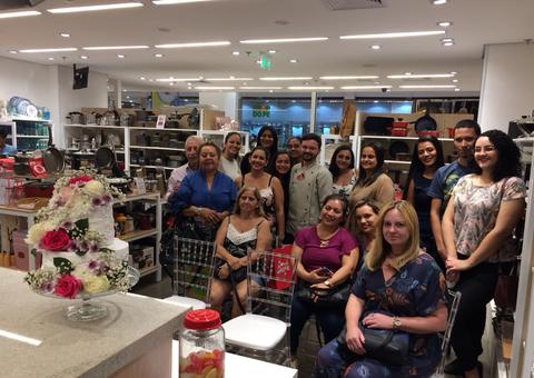 Loja oferece cursos gratuitos de culinária e decoração em Manaus