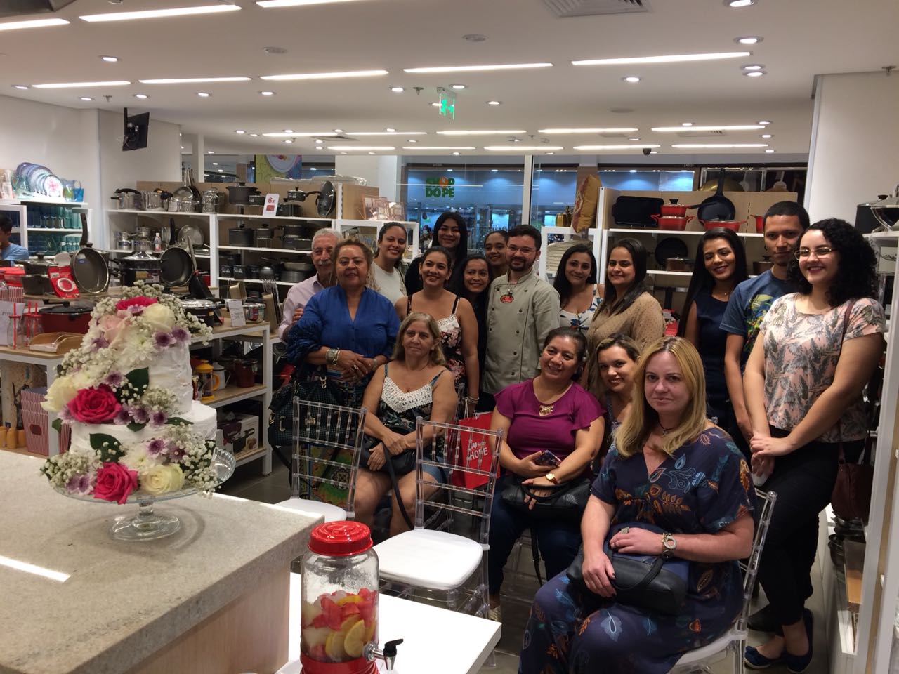 Loja oferece cursos gratuitos de culinária e decoração em Manaus