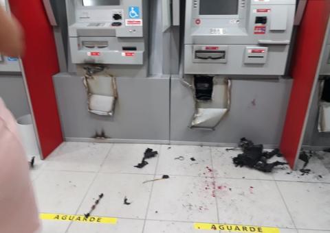 Bandidos explodem caixa eletrônico no centro de Manaus 