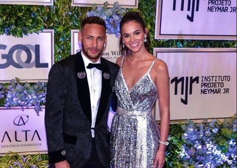 Vestido deslumbrante de Bruna Marquezine já foi usado por Beyoncé