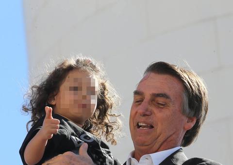 Presidenciáveis criticam Bolsonaro após o pré-candidato ensinar criança a imitar arma