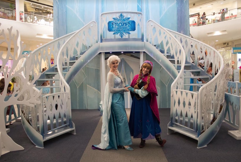 Personagens de Frozen promovem encontro com fãs em shopping de Manaus