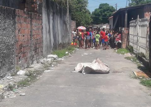 Decapitado e sem vísceras, corpo de homem é abandonado em rua de Manaus