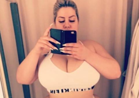 Atriz pornô impressiona com bumbum de 2 metros; antes e depois é chocante