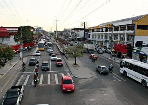 Idosa morre ao ser atingida por motocicleta enquanto atravessava avenida em Manaus