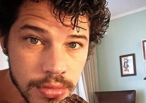 José Loreto encanta seguidores com foto fofa da filha sorridente