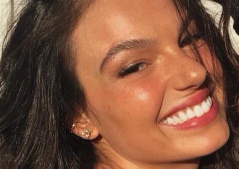 Ísis Valverde mostra barriga de 6 meses de gravidez e seguidores se impressionam  