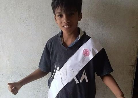 Menino torcedor viraliza com camisa feita por ele e Vasco tem atitude inesperada