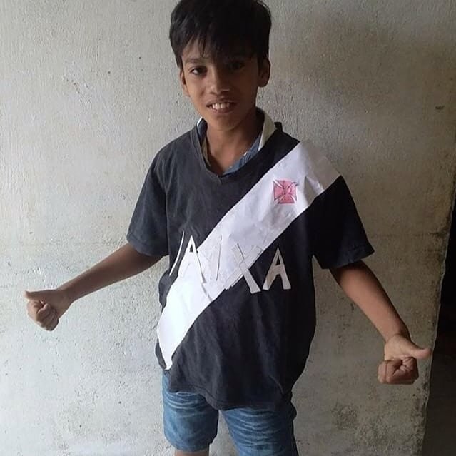 Menino torcedor viraliza com camisa feita por ele e Vasco tem atitude inesperada