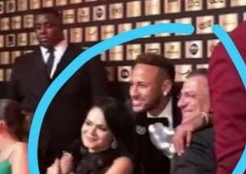 Neymar aparece pela 1ª vez com os pais de Bruna Marquezine e fãs piram