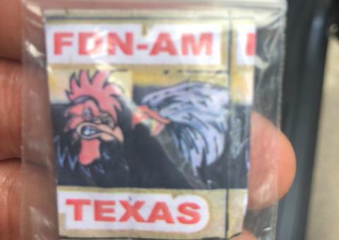 Dupla é presa com embalagens de drogas personalizadas da FDN em Manaus 