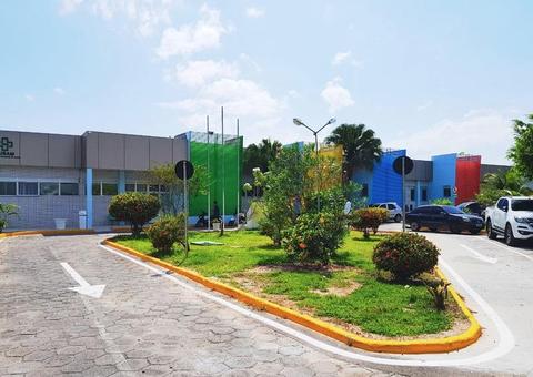 Após deixar UTI, menina baleada na cabeça está consciente e apresenta quadro estável em Manaus