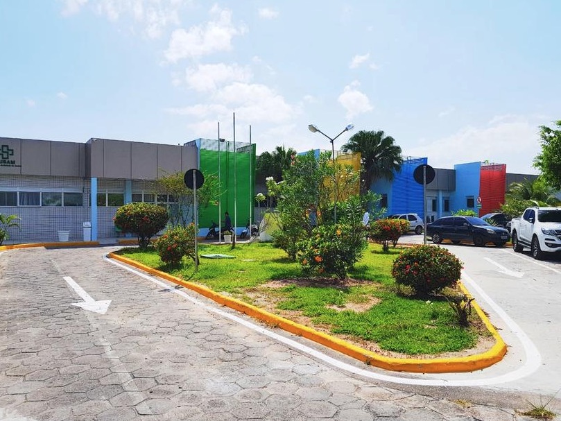 Após deixar UTI, menina baleada na cabeça está consciente e apresenta quadro estável em Manaus