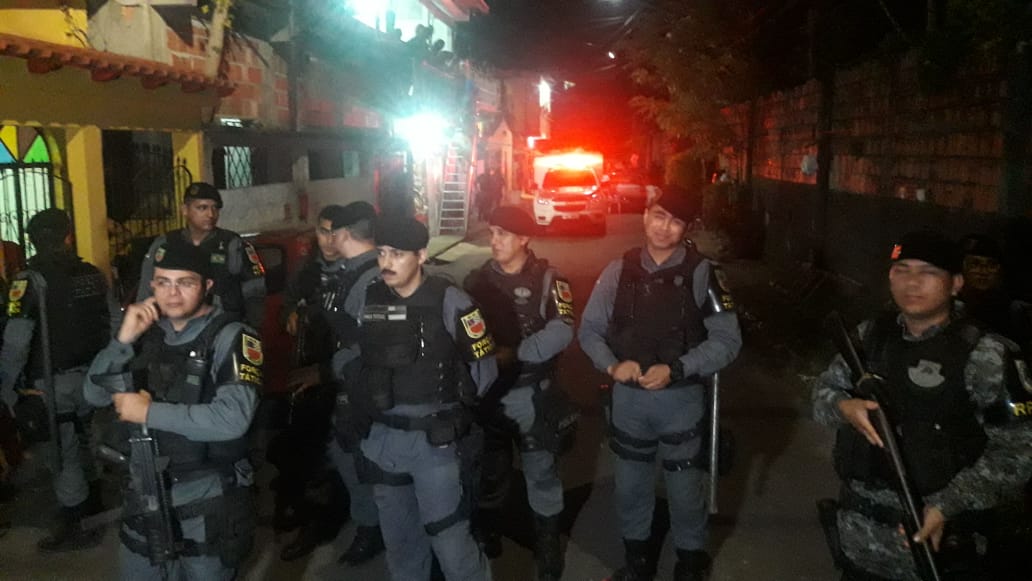 Jovem é morto a tiros e família contesta versão da PM 'forjaram uma arma'