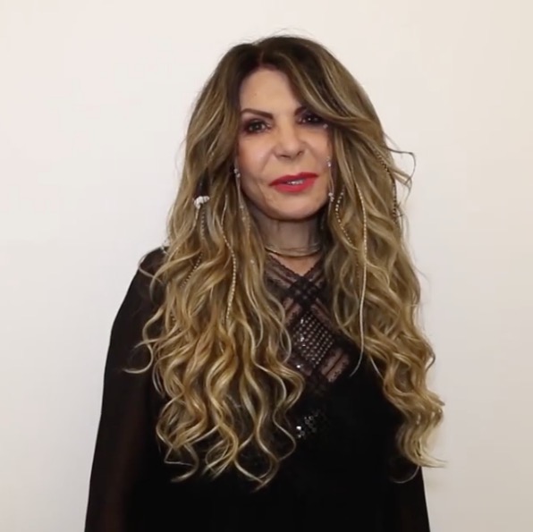 Elba Ramalho doa R$ 18 mil para tratamento de criança e produtor diz que cantora foi vítima de golpe
